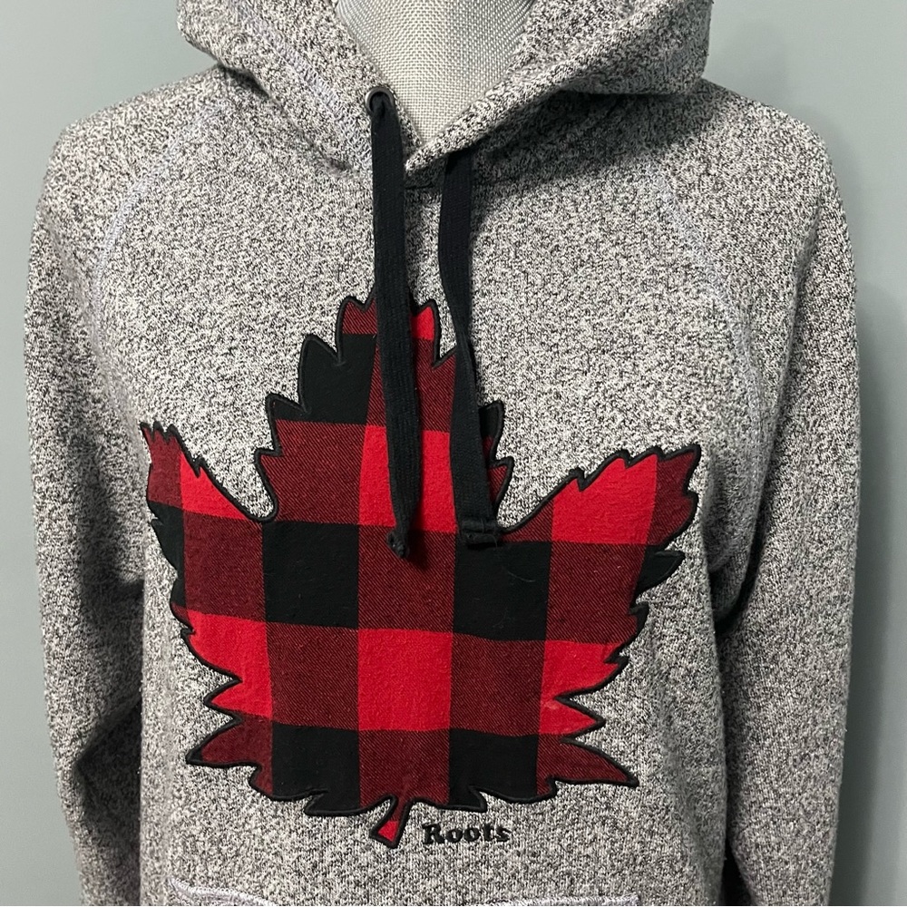 ROOTS men’s maple leaf pullover hoodie sweatshirt size XS grey red Buffalo plaid - Picture 7 of 14